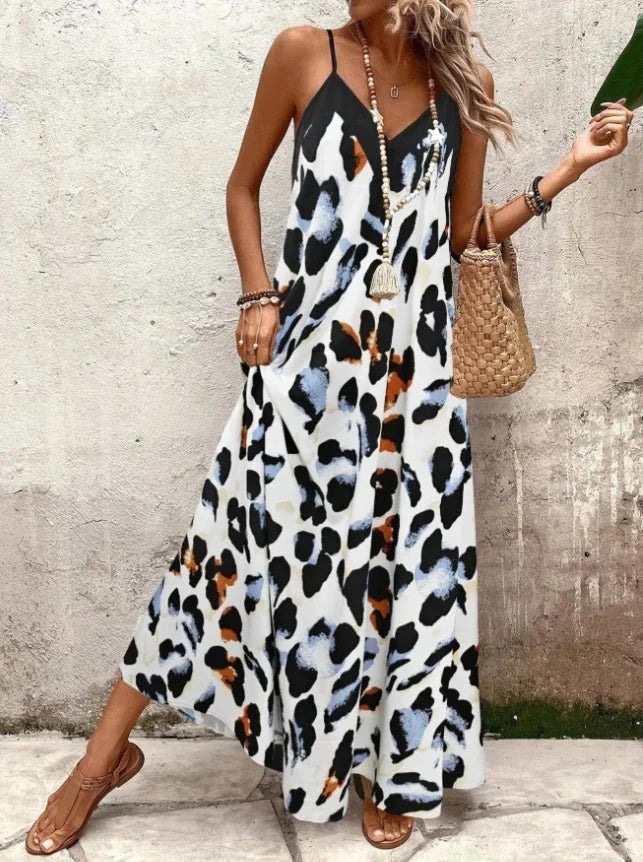 Vestido Feminino Animal Print com Decote V e Tecido Leve