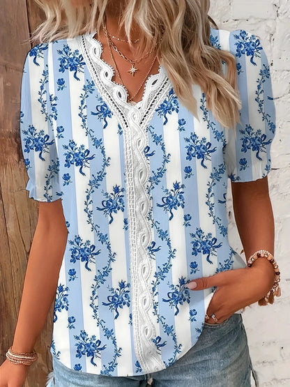 Blusa Feminina Floral com Manga Curta e Detalhe em Renda- azul