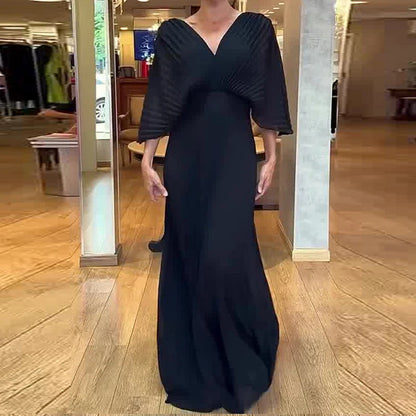 Vestido Longo Feminino Plissado com Decote Profundo – Elegante e Sofisticado