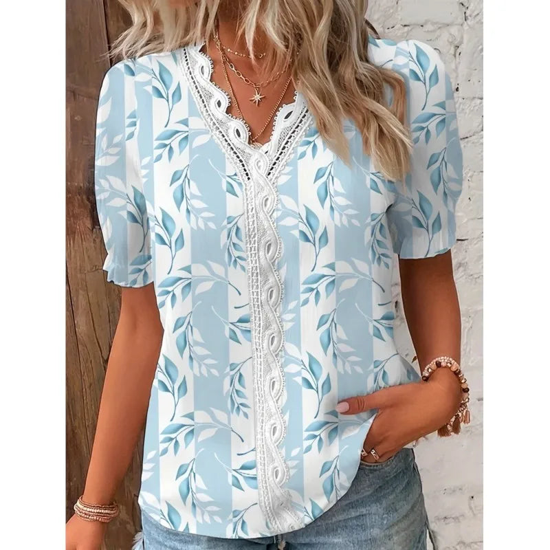 Blusa Feminina Floral com Manga Curta e Detalhe em Renda- azul claro