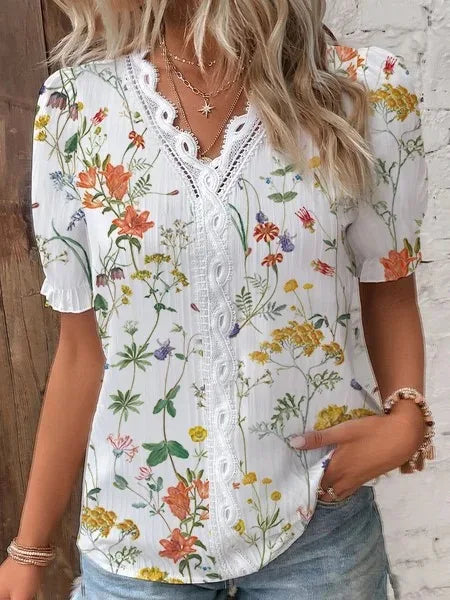 Blusa Feminina Floral com Manga Curta e Detalhe em Renda-flores 