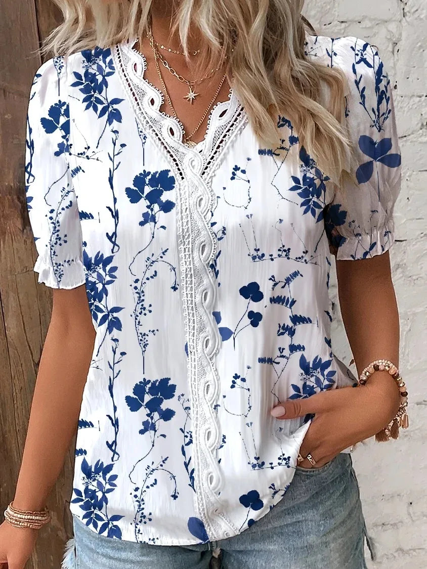 Blusa Feminina Floral com Manga Curta e Detalhe em Renda- azul escuro